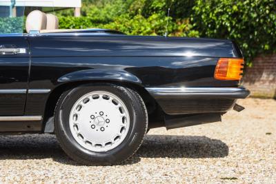 1986 Mercedes - Benz 420 SL &ldquo;The hidden strip is still there&rdquo;