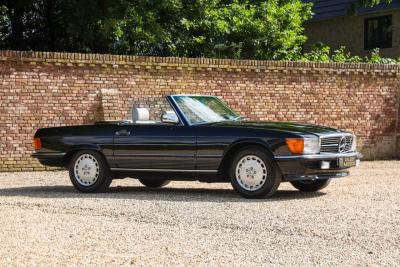 1986 Mercedes - Benz 420 SL &ldquo;The hidden strip is still there&rdquo;