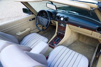 1986 Mercedes - Benz 420 SL &ldquo;The hidden strip is still there&rdquo;
