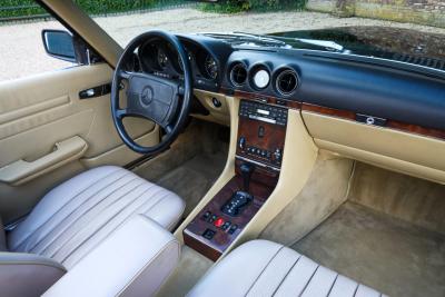 1986 Mercedes - Benz 420 SL &ldquo;The hidden strip is still there&rdquo;