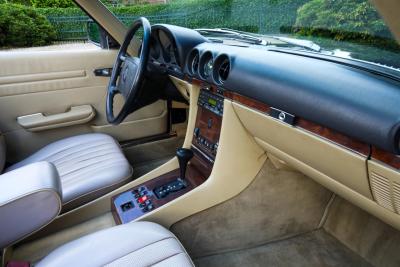 1986 Mercedes - Benz 420 SL &ldquo;The hidden strip is still there&rdquo;