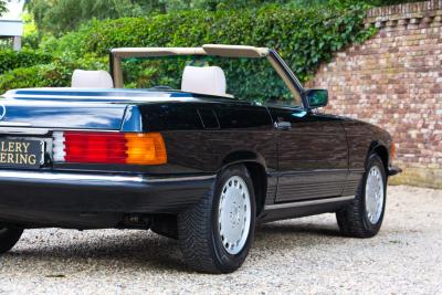 1986 Mercedes - Benz 420 SL &ldquo;The hidden strip is still there&rdquo;