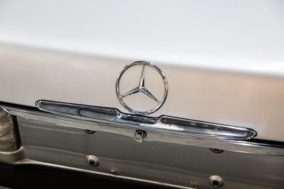 1975 Mercedes - Benz 450 SLC