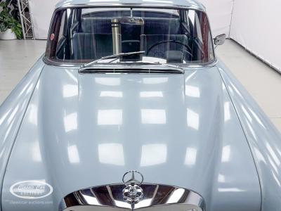 1965 Mercedes - Benz 230S