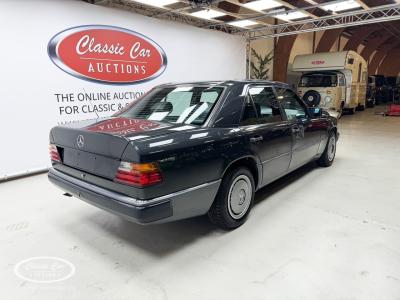 1992 Mercedes - Benz 200E