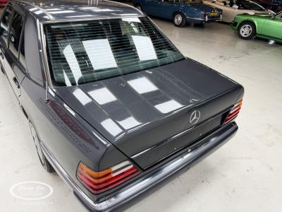 1992 Mercedes - Benz 200E