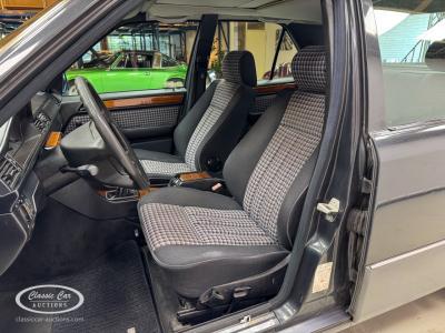 1992 Mercedes - Benz 200E
