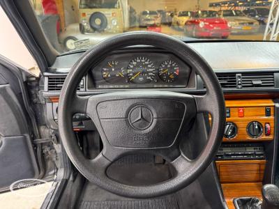 1992 Mercedes - Benz 200E
