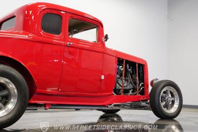 1932 Ford 5-Window Coupe