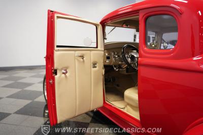 1932 Ford 5-Window Coupe