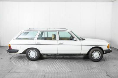 1983 Mercedes - Benz 300TDT Turbo combi (W123)