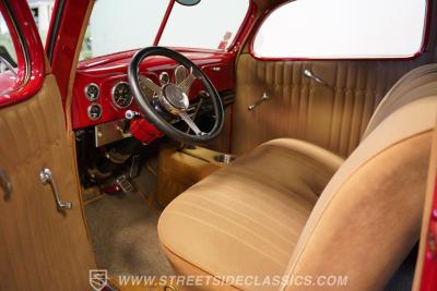 1937 Ford Tudor Humpback