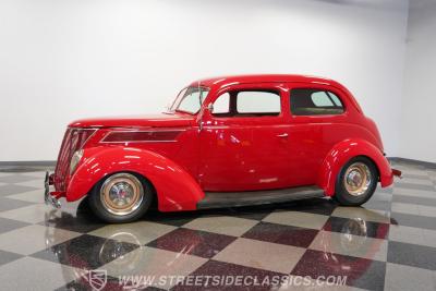 1937 Ford Tudor Humpback