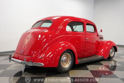 1937 Ford Tudor Humpback