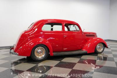 1937 Ford Tudor Humpback