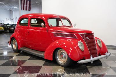 1937 Ford Tudor Humpback