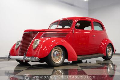 1937 Ford Tudor Humpback