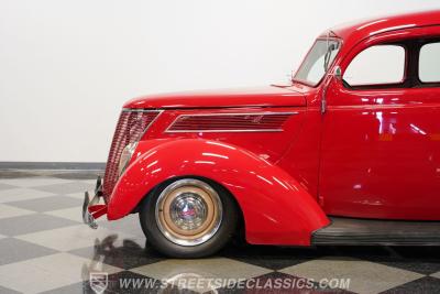 1937 Ford Tudor Humpback