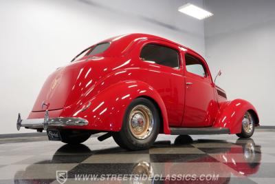 1937 Ford Tudor Humpback