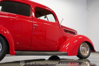 1937 Ford Tudor Humpback