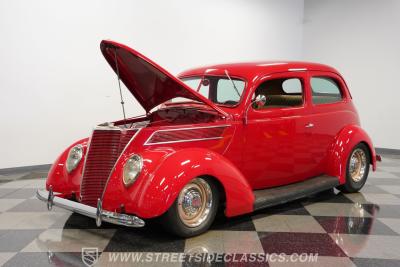 1937 Ford Tudor Humpback