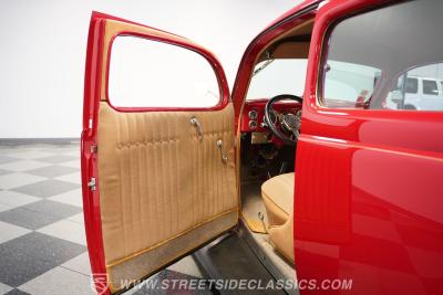 1937 Ford Tudor Humpback