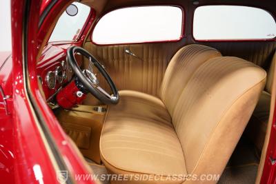 1937 Ford Tudor Humpback