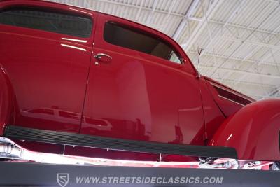 1937 Ford Tudor Humpback