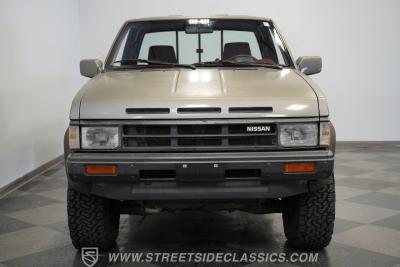 1989 Nissan 4x4 Hardbody Pick Up SE-V6