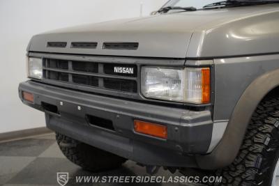 1989 Nissan 4x4 Hardbody Pick Up SE-V6