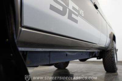 1989 Nissan 4x4 Hardbody Pick Up SE-V6