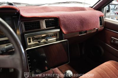 1989 Nissan 4x4 Hardbody Pick Up SE-V6