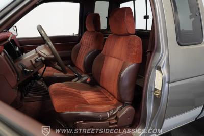 1989 Nissan 4x4 Hardbody Pick Up SE-V6