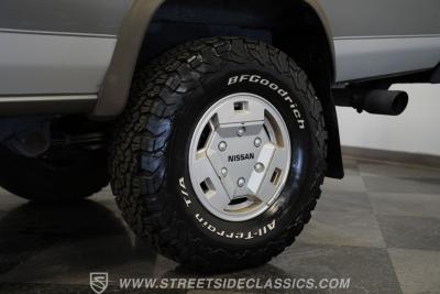 1989 Nissan 4x4 Hardbody Pick Up SE-V6