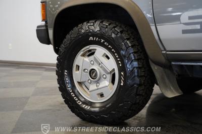 1989 Nissan 4x4 Hardbody Pick Up SE-V6