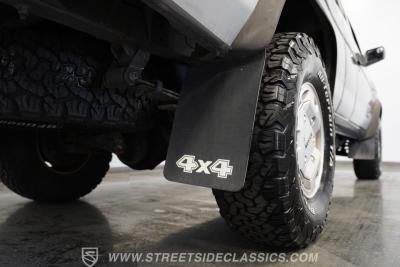 1989 Nissan 4x4 Hardbody Pick Up SE-V6