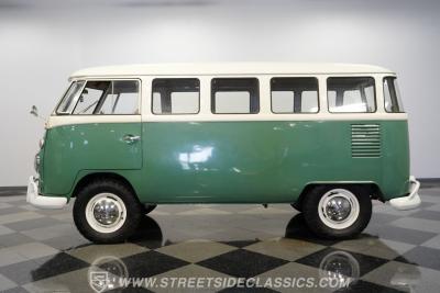 1974 Volkswagen Type 2 Kombi 13 Window
