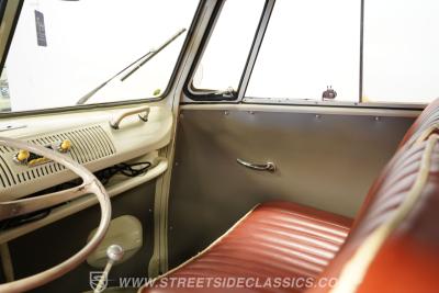 1974 Volkswagen Type 2 Kombi 13 Window