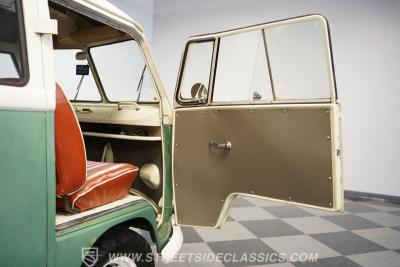 1974 Volkswagen Type 2 Kombi 13 Window
