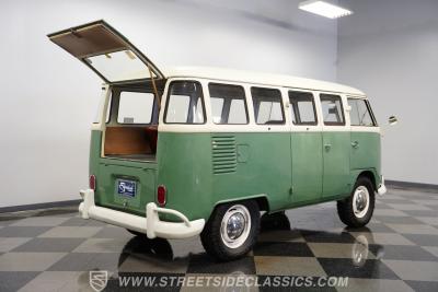 1974 Volkswagen Type 2 Kombi 13 Window
