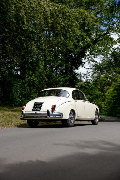 1967 Jaguar Mk. II 2.4 MOD