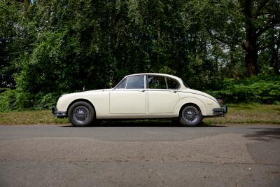1967 Jaguar Mk. II 2.4 MOD