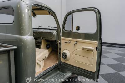 1951 Ford F-1 Restomod