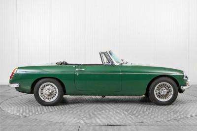 1965 MG B MGB 1.8 met overdrive , spaakwielen