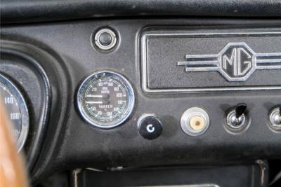 1965 MG B MGB 1.8 met overdrive , spaakwielen