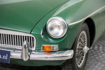 1965 MG B MGB 1.8 met overdrive , spaakwielen