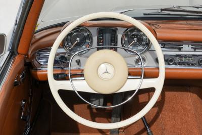 1971 Mercedes - Benz 280SL Pagoda