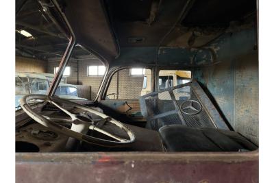 Mercedes - Benz Thousand-legged LPS 333