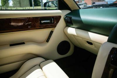 1998 Aston Martin V8 COUPE AUTO