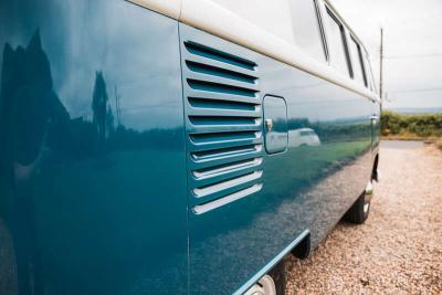 1966 Volkswagen TYPE 2 T1 SPLIT SCREEN CAMPER DEVON CARAVETTE